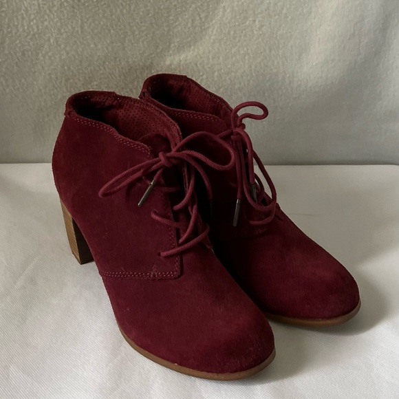 TOMS Size 7 Burgundy Suede Lace Up Booties - Picture 1 of 16